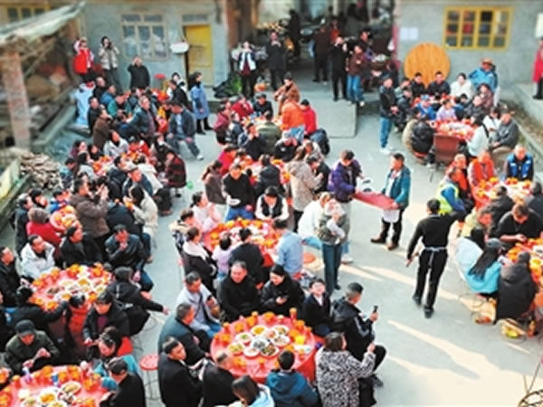 綿陽(yáng)租車(chē)自駕平武去吃刨湯宴